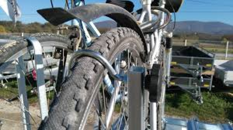 Portabicicletas de una rueda con bola de remolque Mottez para 5 bicicletas - Vue alternative