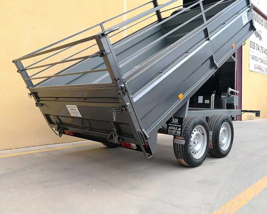 Remolque basculante hidráulico 3.000 x 1.700 x 500 – Ruedas por debajo