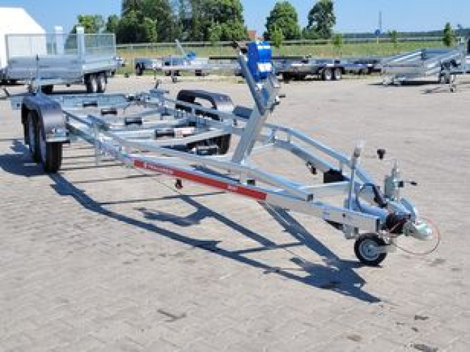 Remolque para barco nuevo B25 Longitud máxima del barco 7,3 m 2.500 kg