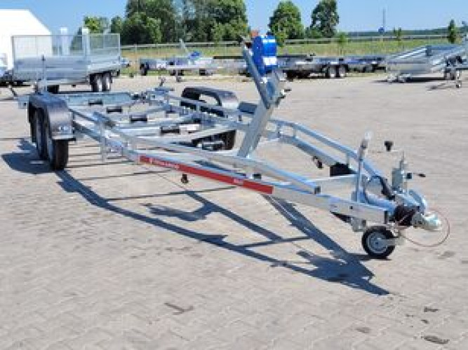 Remolque para barco nuevo B25 Longitud máxima del barco 7,3 m 2.500 kg